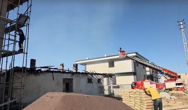 Elazığ’da Çatı Yangını