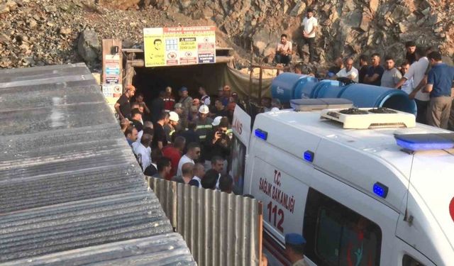 Elazığ’da Göçük Altında Kalan İşçinin Cenazesi Hastane Morguna Kaldırıldı