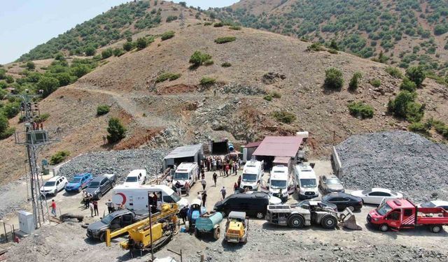 Elazığ’daki Göçükte Çalışmalar 4 Saattir Sürüyor: Maden Ocağı Dron İle Görüntülendi