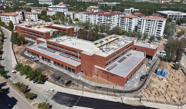 Elazığ’da CHP’li Belediyelerin Yapımını Üstlendiği Okul Halen Bitmedi