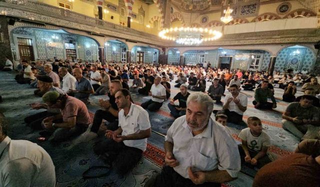 Elazığ’da Mevlid Kandili’nde Camiler Doldu