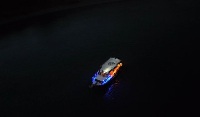 Hazar Gölü’nün Gece Görüntüleri İstanbul’u Aratmadı