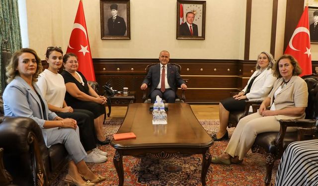 Vali Hatipoğlu, Kent Konseyi Kadın Meclisi’ni Ağırladı