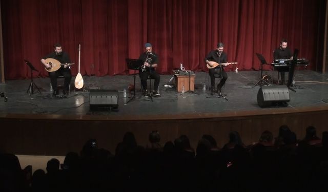 Ender Balkır, Elazığ’da Akustik Konserle Sevenleriyle Buluştu