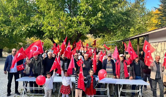 Ağın Beyelması Köyü’nde Cumhuriyet Coşkusu Gecenin Işığında Yaşandı