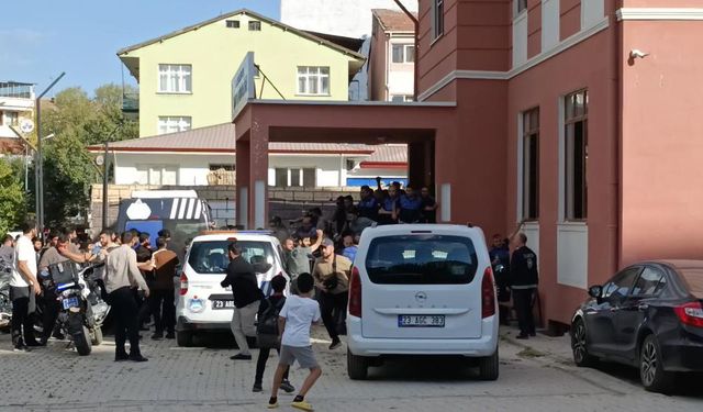 Elazığ’da Furkan Hareketi Üyeleri Zabıta Müdürlüğünü Bastı
