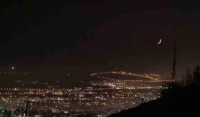 Elazığ’da hilal ay hayran bıraktı