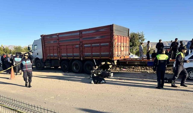 Elazığ’da Motosiklet Park Halindeki Kamyona Çarptı: 1 Ölü, 1 Yaralı