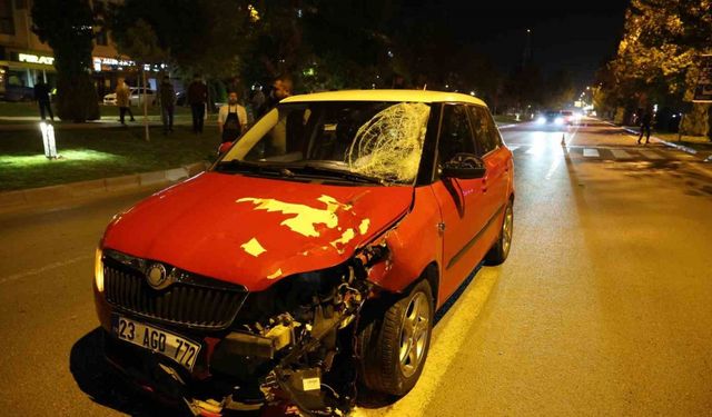 Elazığ’da Otomobil Yayalara Çarptı: 2 Ağır Yaralı