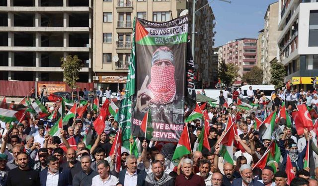 Elazığ’da ‘Sumud Filosu’ İçin Yürüyüş Yapıldı