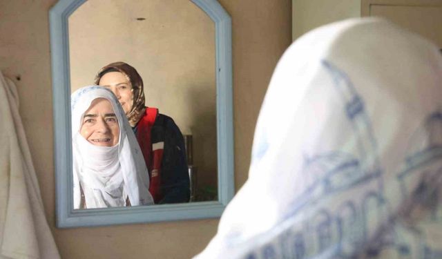 Huzurevi Sakini Saadet Teyze Doğup Büyüdüğü Evi Görünce Gözyaşlarını Tutamadı