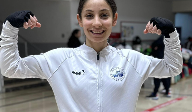 Elazığlı Boksör Elif Naz Çeçen, Yıldızlar Milli Takım Kampına Seçildi