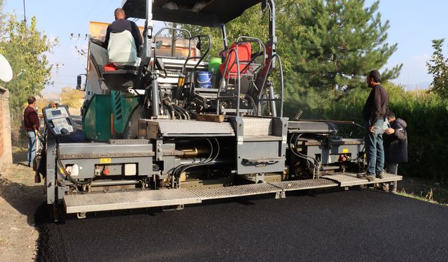 Muratbağı Köyü Yolu Sıcak Asfaltla Yenilendi