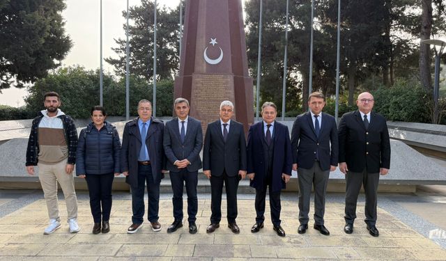 Elazığ Heyeti, Bakü Türk Şehitliği’ni Ziyaret Etti