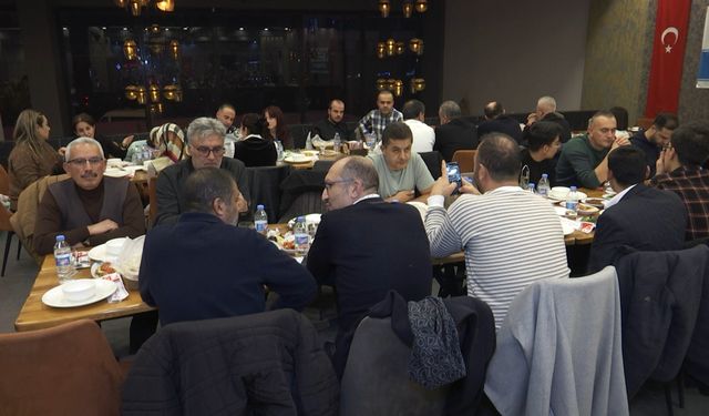 Şehit Gazi Eğitim Sendikası’ndan Öğretmenlere Özel Kutlama Yemeği