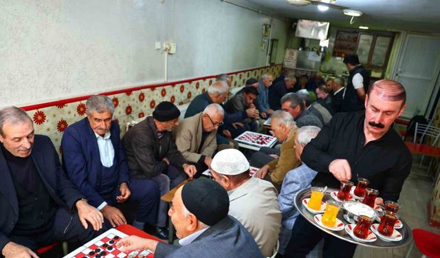 Bu Çay Ocağında Yıllardır Sadece Dama Oynanıyor