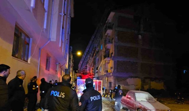 Elazığ’da Çatı Yangını: 1 Kişi Dumandan Etkilendi