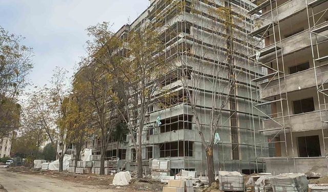 Elazığ’da İnşaattan Düşen İşçi Ağır Yaralandı