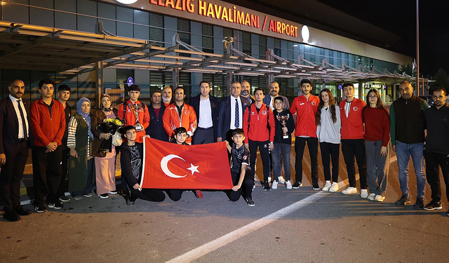 Elazığlı Dart Şampiyonları Coşkuyla Karşılandı