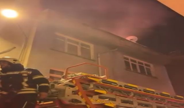 Elazığ’da 4 Katlı Apartmanda Yangın Paniği