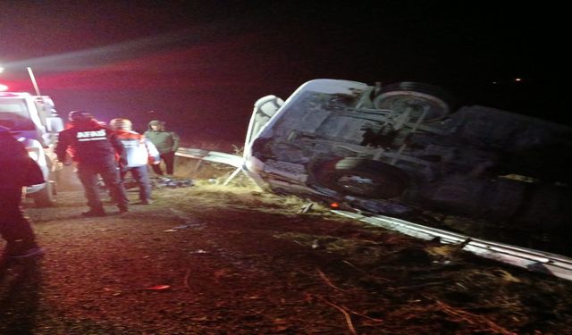 Elazığ’da Bariyerlere Çarpan Kamyon Devrildi: 1 Yaralı