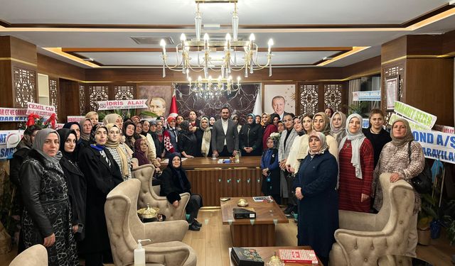 Başkan Selmanoğlu, Kadın Kolları Ekibiyle Görüştü