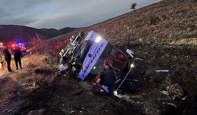Elazığ Otobüsü Devrildi: 2 Ölü, 21 Yaralı