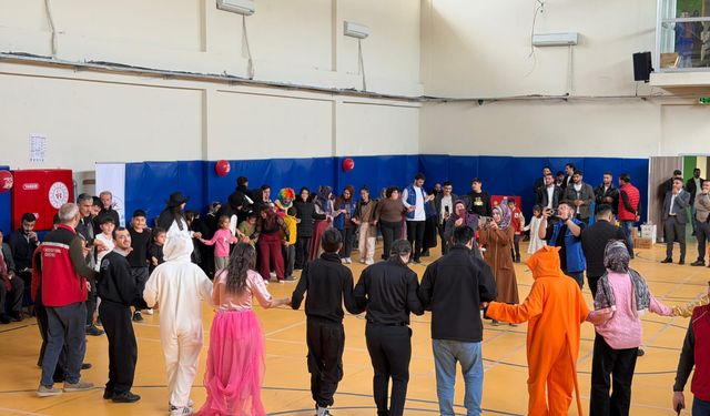 AK Parti Gençlik Kollarından Engelliler Günü Etkinliği