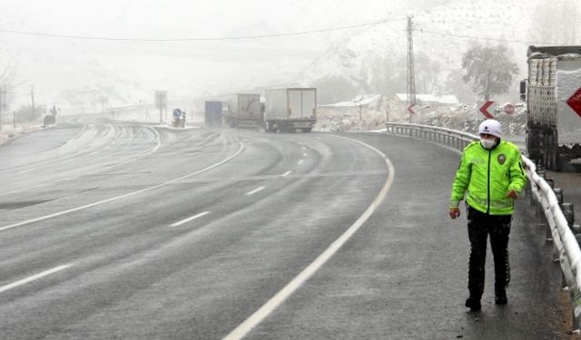 Elazığ’da Sürücülere Kritik Uyarı: Buzlanmaya Karşı Önlem Alın!