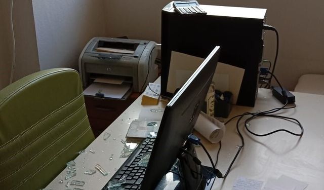 Elazığ'da Aile Sağlığı Merkezine Taşlı Saldırı, Doktora Tehdit