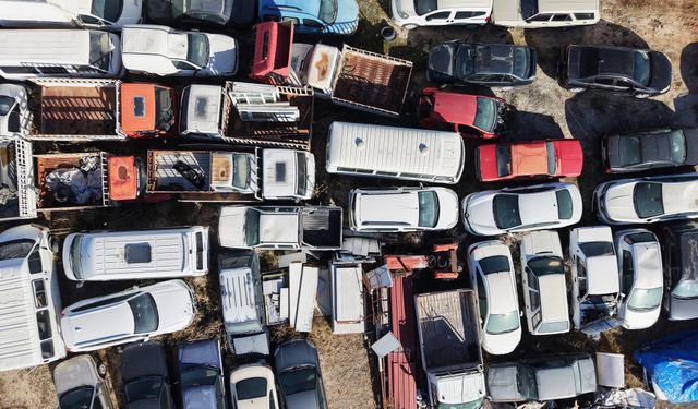 Elazığ’da Yediemin Otoparkında Yosun Tutan Araçlar: 500 Milyon TL’lik Servet Çürüyor