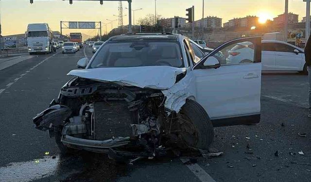Elazığ’da Minibüs İle Cip Çarpıştı: 2 Yaralı