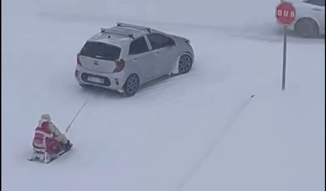 Kızağı Araca Bağlayıp Çektiler, Tehlikeli Eğlence Kameraya Yansıdı