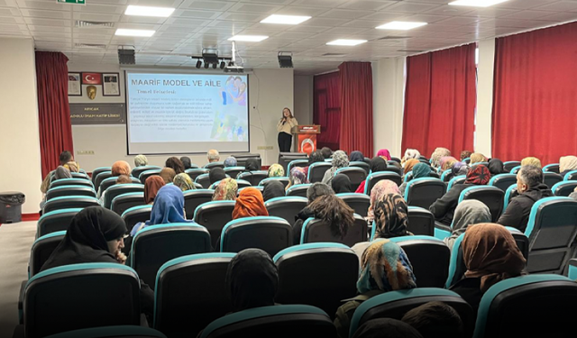 Arıcak’ta Maarif Modeli Kapsamında Aile Konferansı Düzenlendi