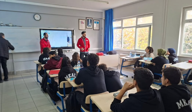 Kızılay, Mehmet Koloğlu Lisesi’nde Afet Bilinci Eğitimi Verdi