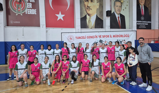 Elazığ Ormanspor Hokeyde Gücünü Gösterdi: Tunceli Yerel Ligi’nden İki Kupa ile Döndü