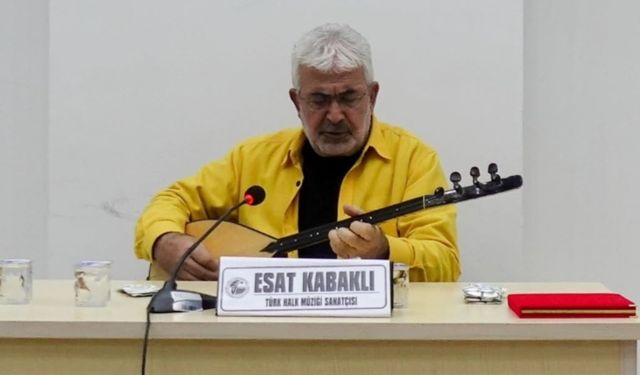 Türk Halk Müziği Sanatçısı Esat Kabaklı Fırat Üniversitesi Öğrencileriyle Buluştu