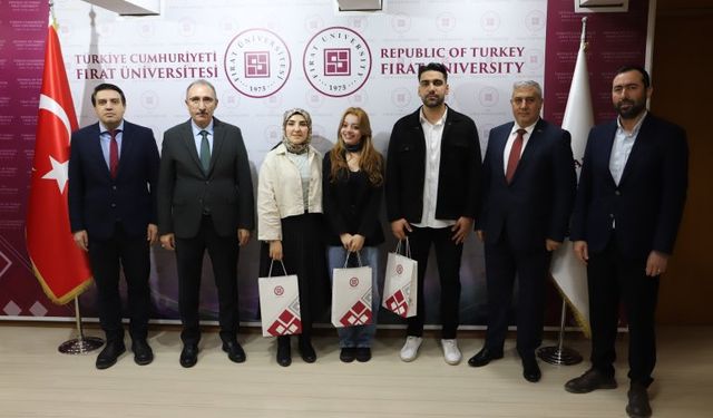 Prof. Dr. Göktaş, 50. Yıl Fotoğraf Yarışmasının Ödüllerini Takdim Etti