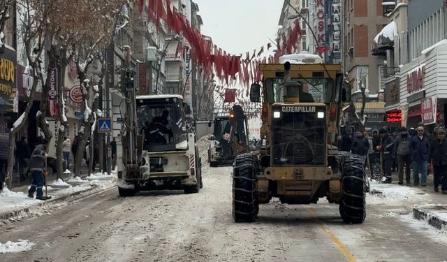 Elazığ Belediyesi Karla Mücadele Ekipleri Sahada