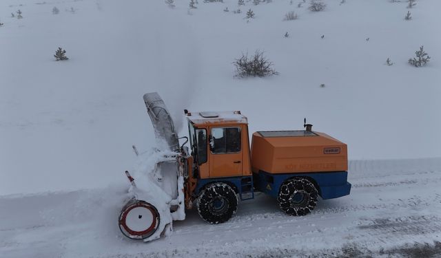Elazığ'da Kapalı 8 Köy Yolunda Çalışmalar Sürüyor