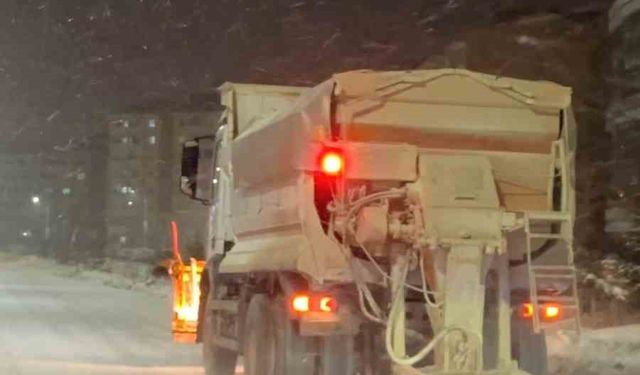 Elazığ Belediyesi, Karla Mücadele Çalışmalarını Sürdürüyor