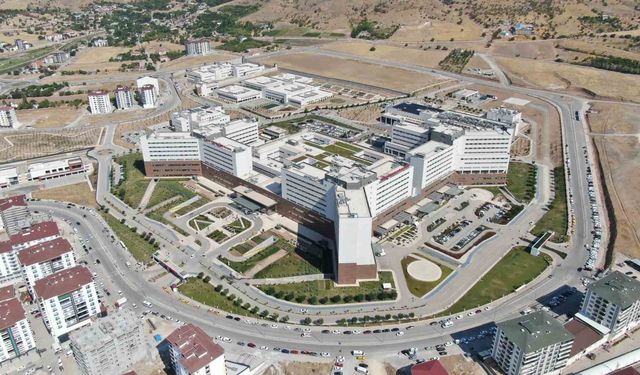 Elazığ Fethi Sekin Şehir Hastanesi'nde 1 Yılda 2 Milyon 810 Bin Hasta Tedavi Edildi