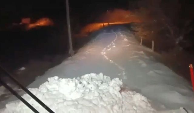 Elazığ'da Kapanan 67 Köy Yolunu Açma Çalışmaları Sürüyor