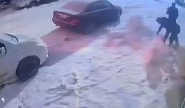 Kardan Adama Kafa Attı