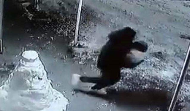 Kardan Adamın Kafasını Çaldılar  O Anlar Kamerada