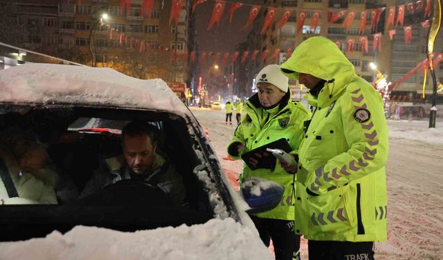 Yeni yılın ilk saatlerinde polis ekiplerinden denetim