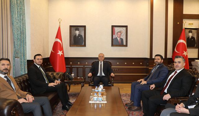 Selmanoğlu ve AK Parti Heyetinden Vali Hatipoğlu’na Nezaket Ziyareti