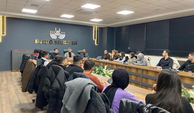 AK Parti’den Elazığ’da Gençlik Politikalarına Yönelik Geniş Katılımlı İstişare