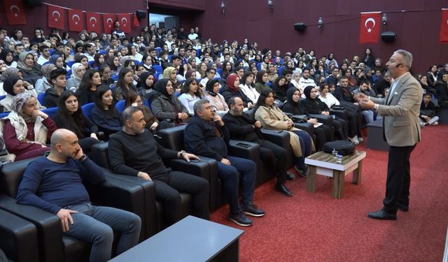 Elazığ’da YKS ve KPSS Adaylarına Rehberlik Programı Düzenlendi