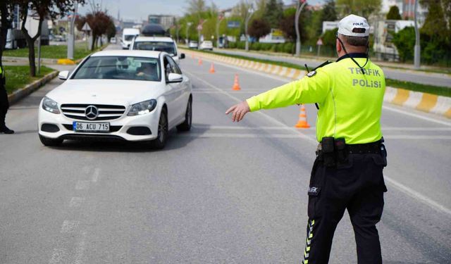 Trafikte Yeni Dönem: Ruhsatsız Yolcu Taşımacılığına 100 Bin Lira Ceza